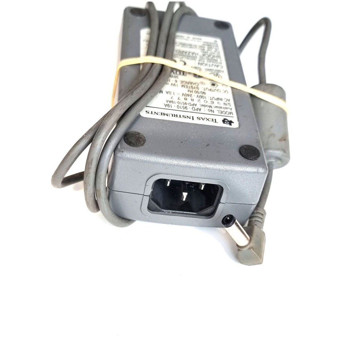 ZASILACZ ŁADOWARKA 19V 1.9A 36W APD-9510-19A